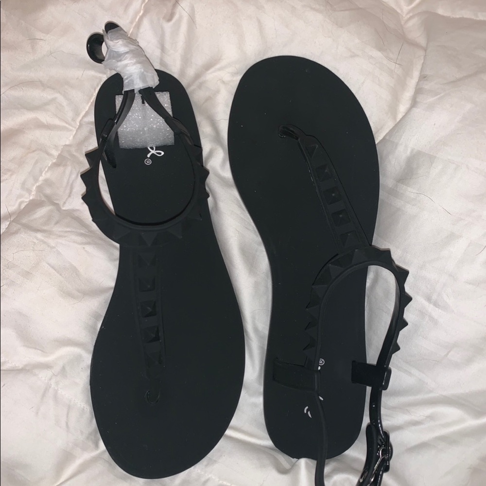 VICI Collection matte black sandals